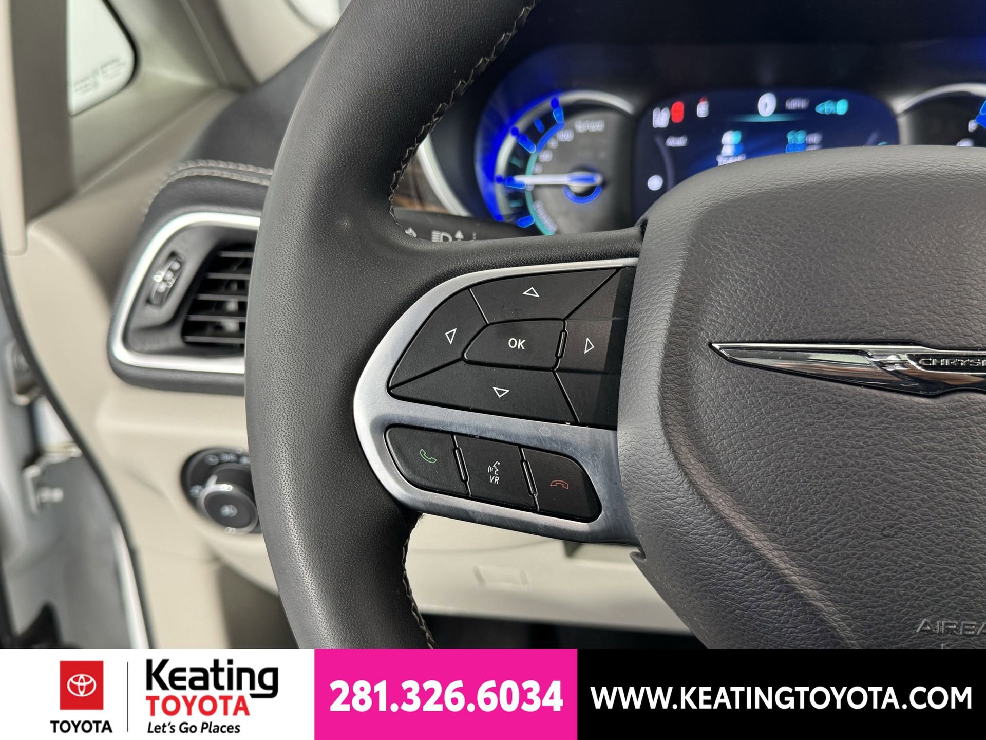 Used 2023 Chrysler Pacifica Limited FWD image 27