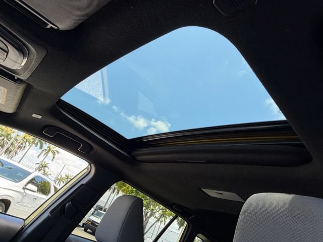 Used 2024 Toyota Corolla Cross AWD Hybrid w/ Moonroof Package image 18
