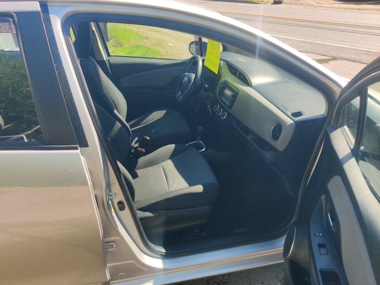 Used 2015 Toyota Yaris LE FWD image 16