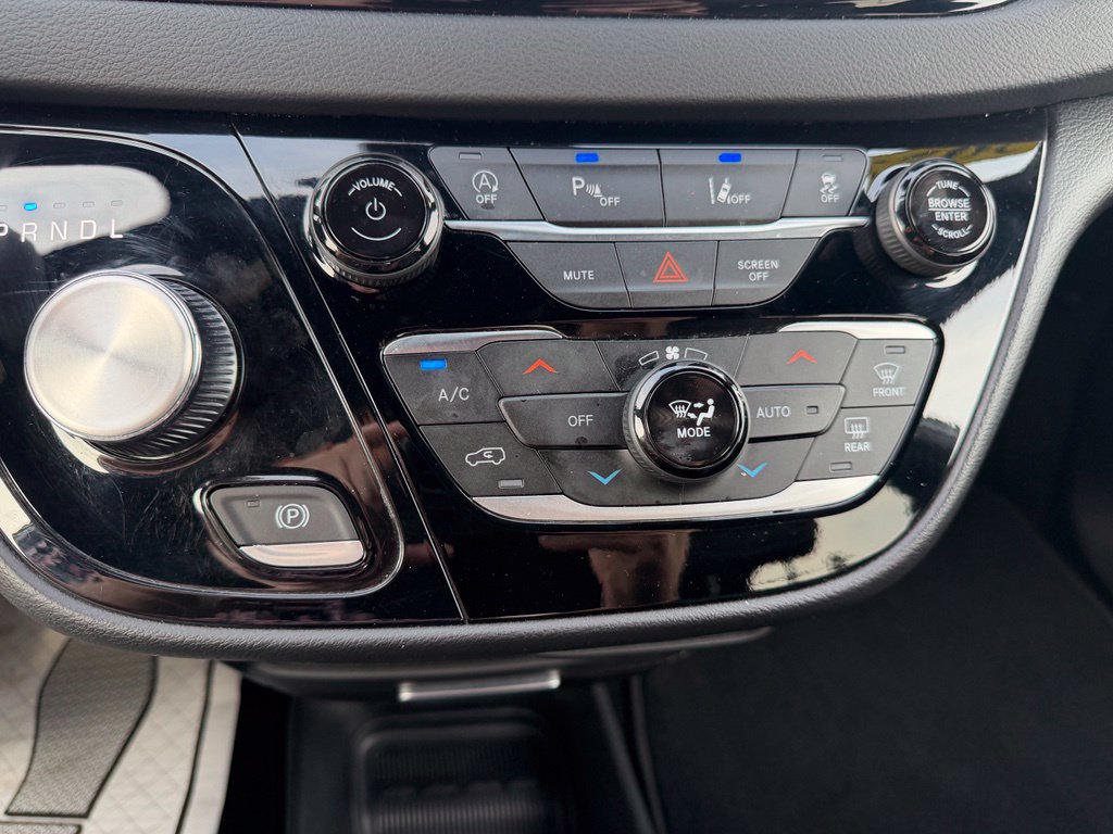 Used 2025 Chrysler Pacifica Select FWD image 33