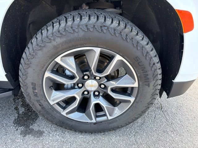 Used 2022 Chevrolet Suburban LT w/ LT Signature Plus Package AWD/4WD image 9
