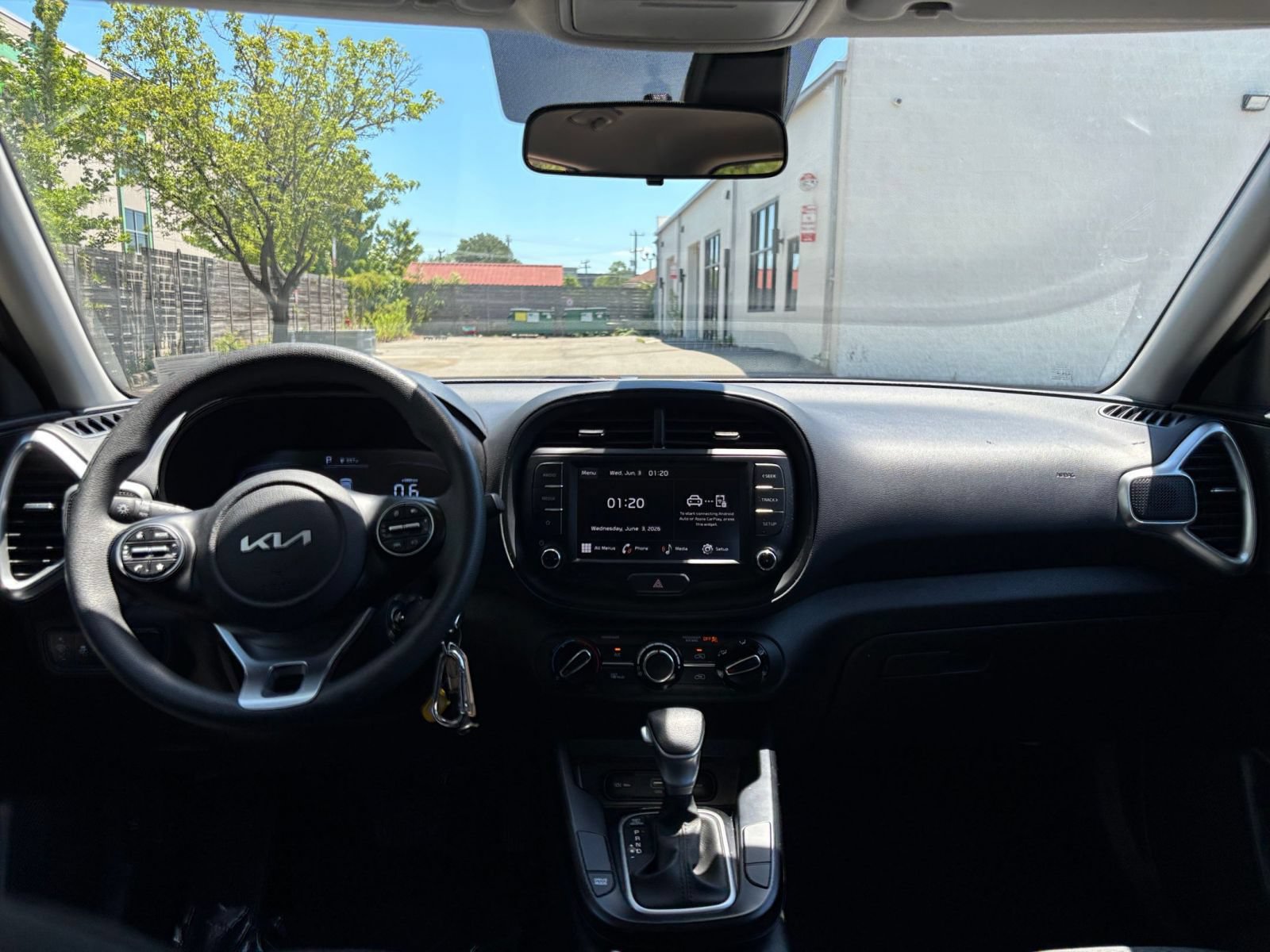 Used 2025 Kia Soul LX w/ LX Technology Package FWD image 32