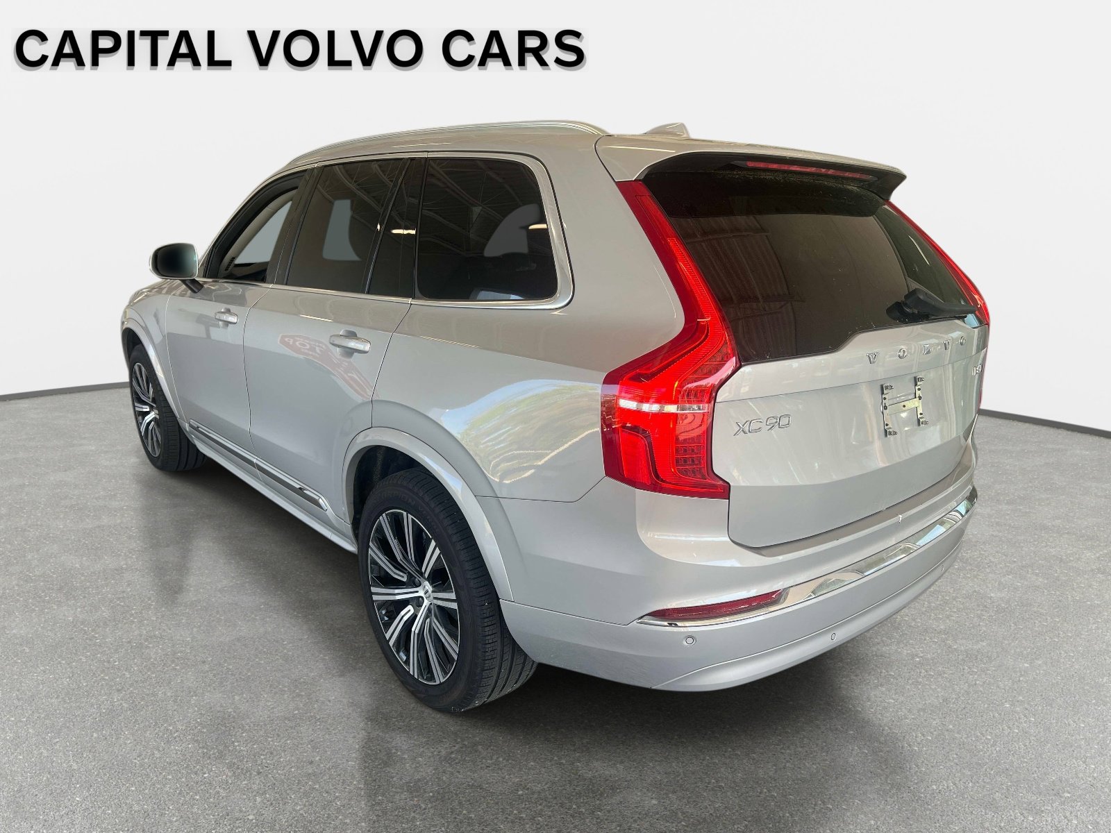 Used 2025 Volvo XC90 B5 Core image 4