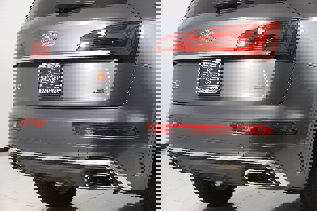 Used 2024 Audi Q5 e Premium Plus w/ Premium Plus Package image 45