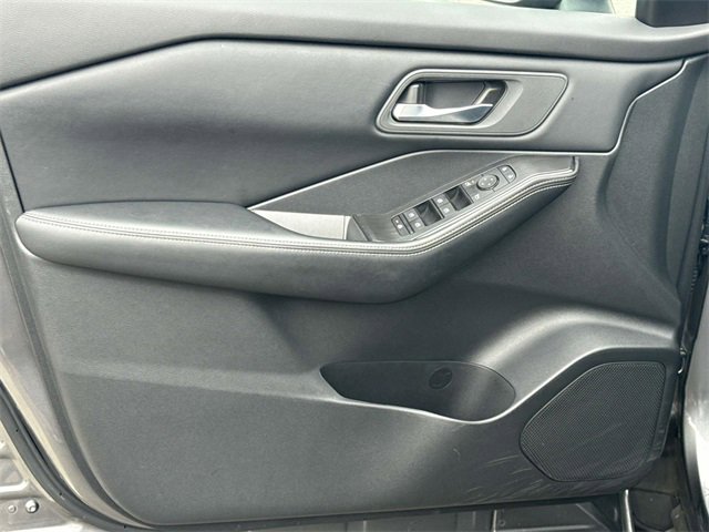 Certified 2024 Nissan Rogue SV image 23