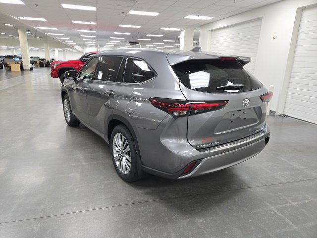 New 2026 Toyota Highlander Platinum AWD/4WD image 4