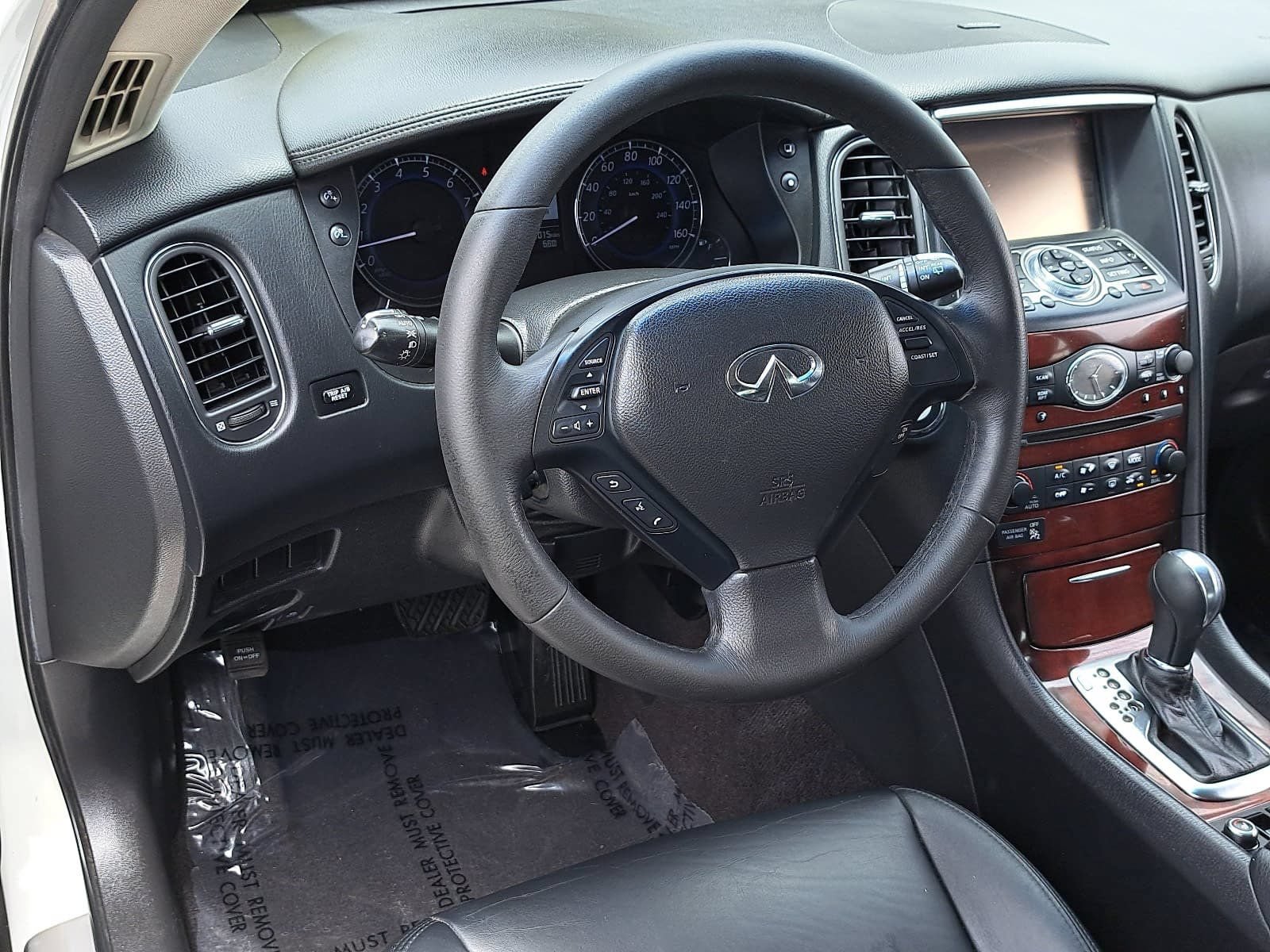 Used 2016 INFINITI QX50 2WD w/ Deluxe Touring Package image 16