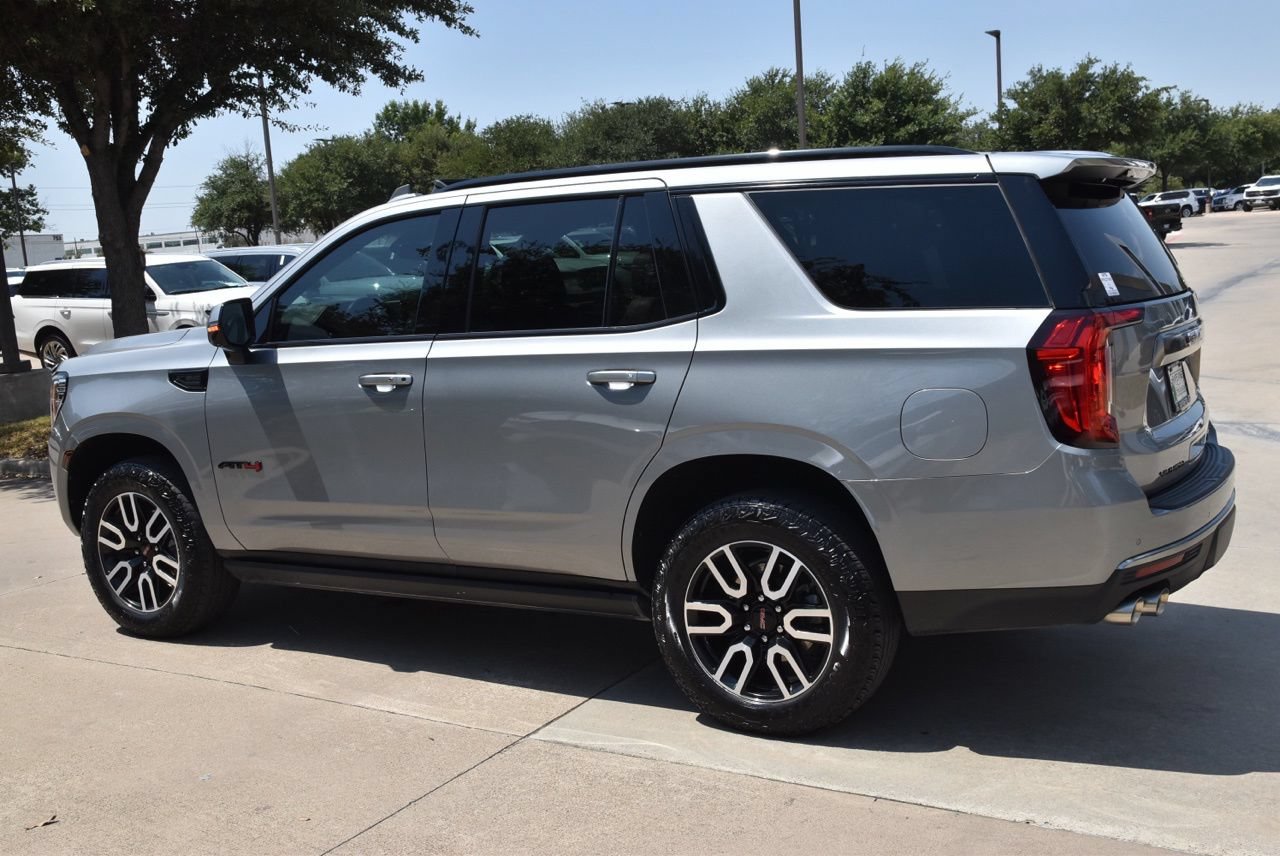 Used 2024 GMC Yukon AT4 w/ Technology Package AWD/4WD image 11