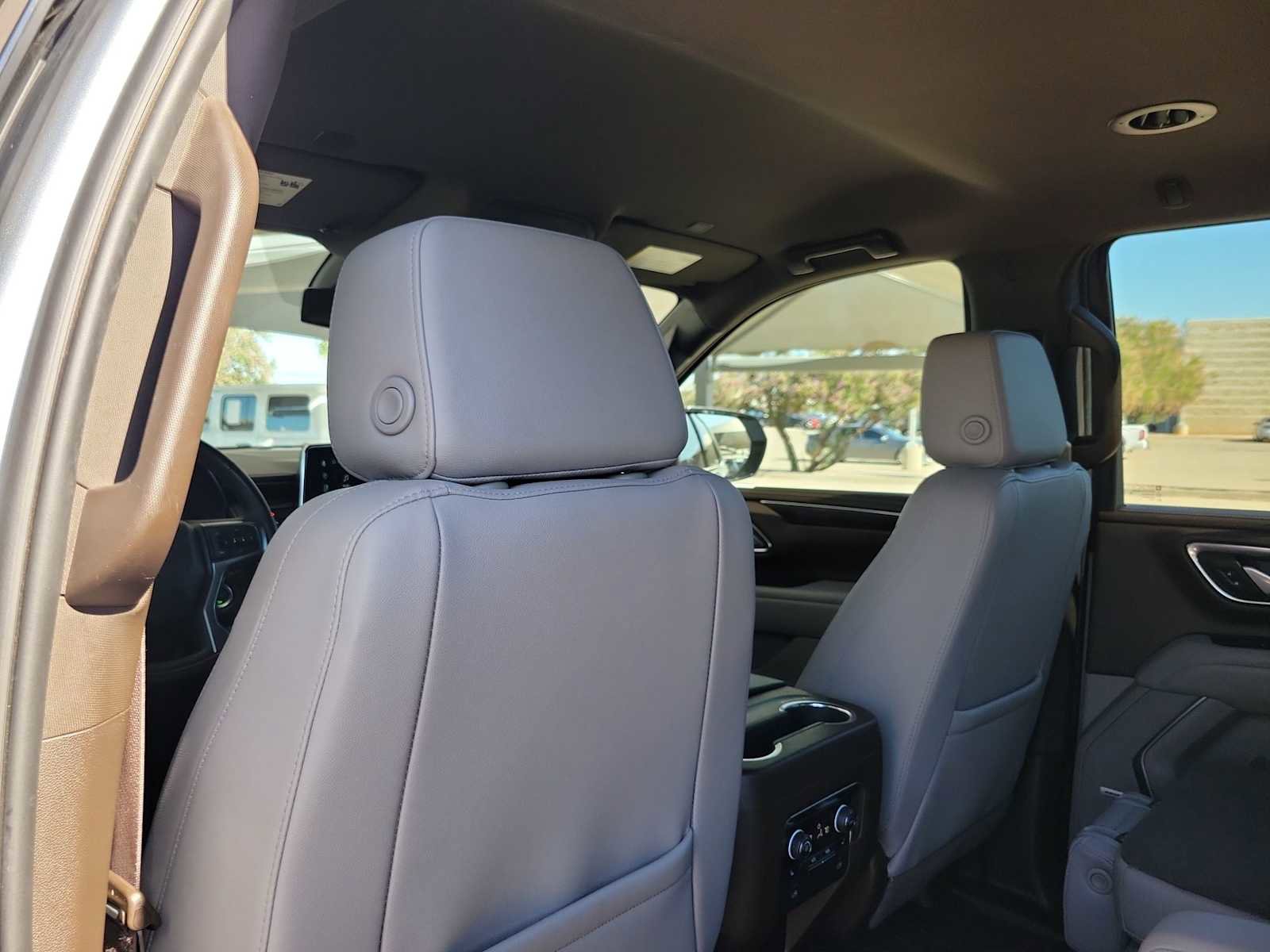 Used 2024 Chevrolet Tahoe Z71 w/ Luxury Package AWD/4WD image 16