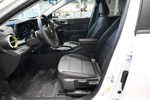 New 2026 Chevrolet Trax LT FWD image 9