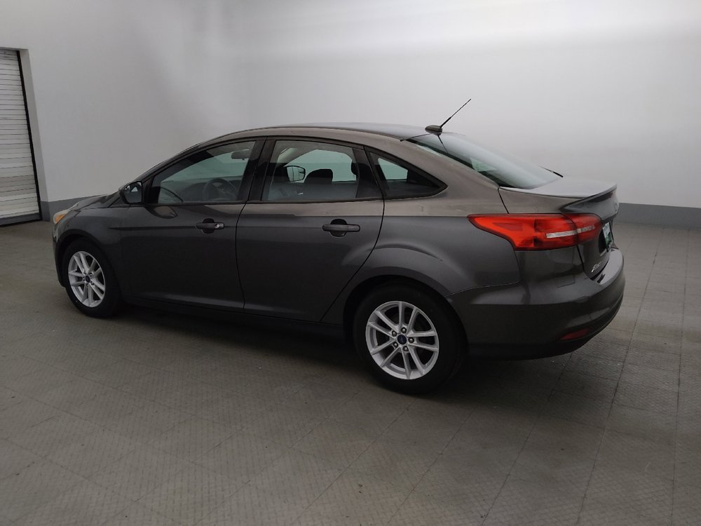 Used 2018 Ford Focus SE FWD image 3