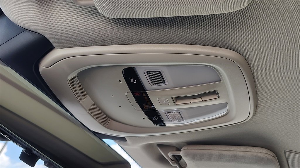 New 2026 Volvo XC90 B6 Plus w/ Protection Package Premier image 31
