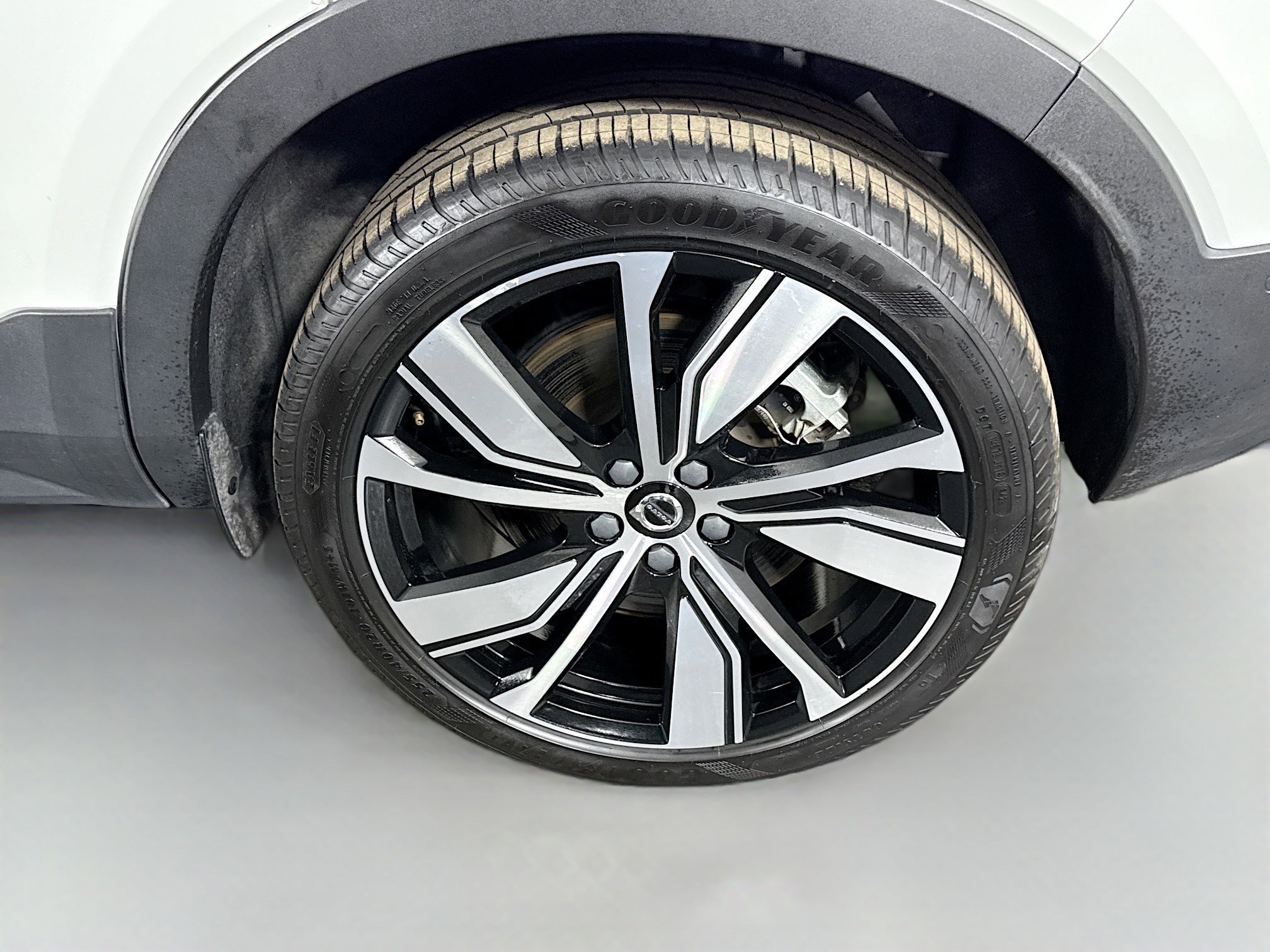 Used 2022 Volvo XC40 P8 Recharge Plus image 36