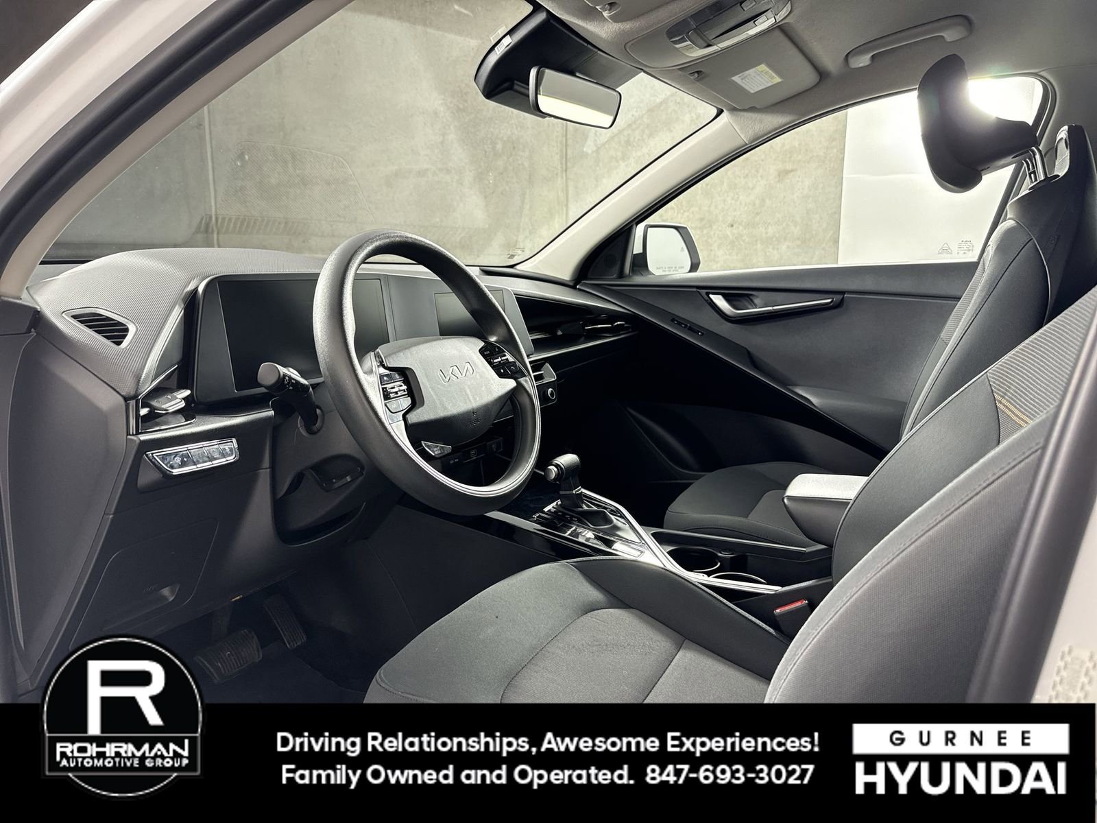 Used 2023 Kia Niro LX image 4