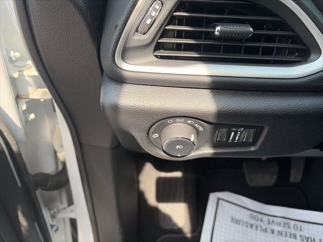 Used 2025 Chrysler Pacifica Select image 20