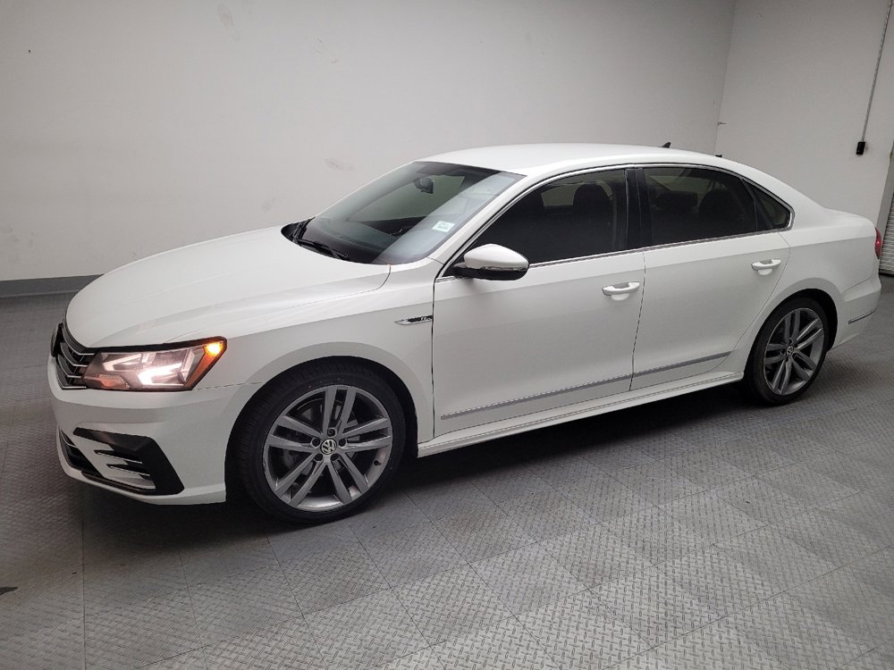 Used 2017 Volkswagen Passat 1.8T R-Line image 2