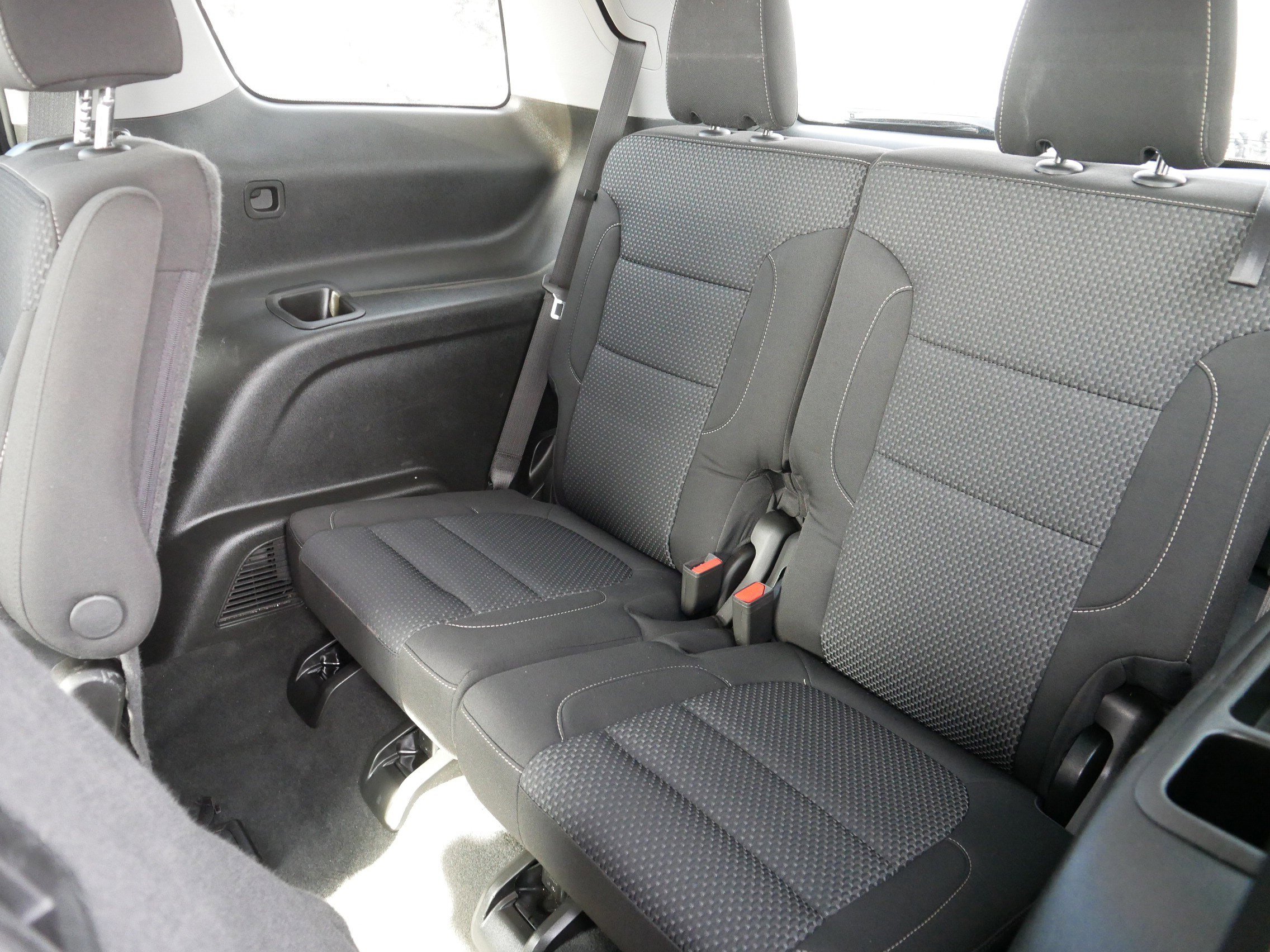 Used 2023 GMC Acadia SLE w/ Driver Convenience Package image 36