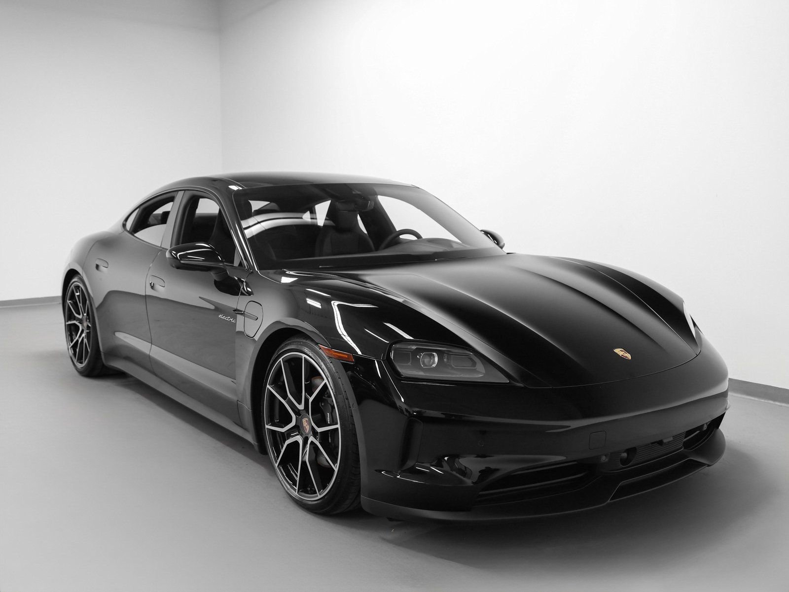 New 2025 Porsche Taycan image 10