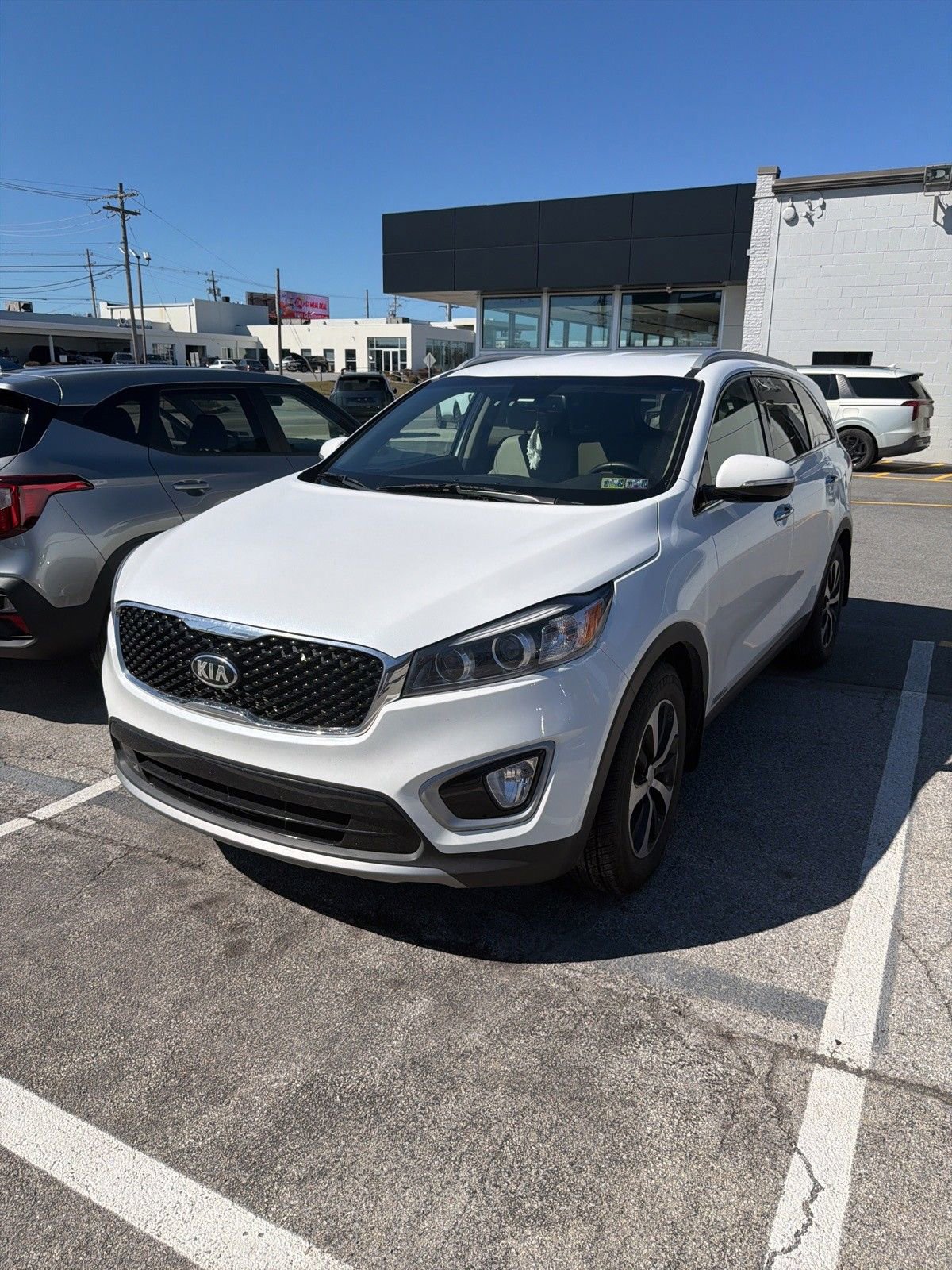 Used 2017 Kia Sorento EX image 1