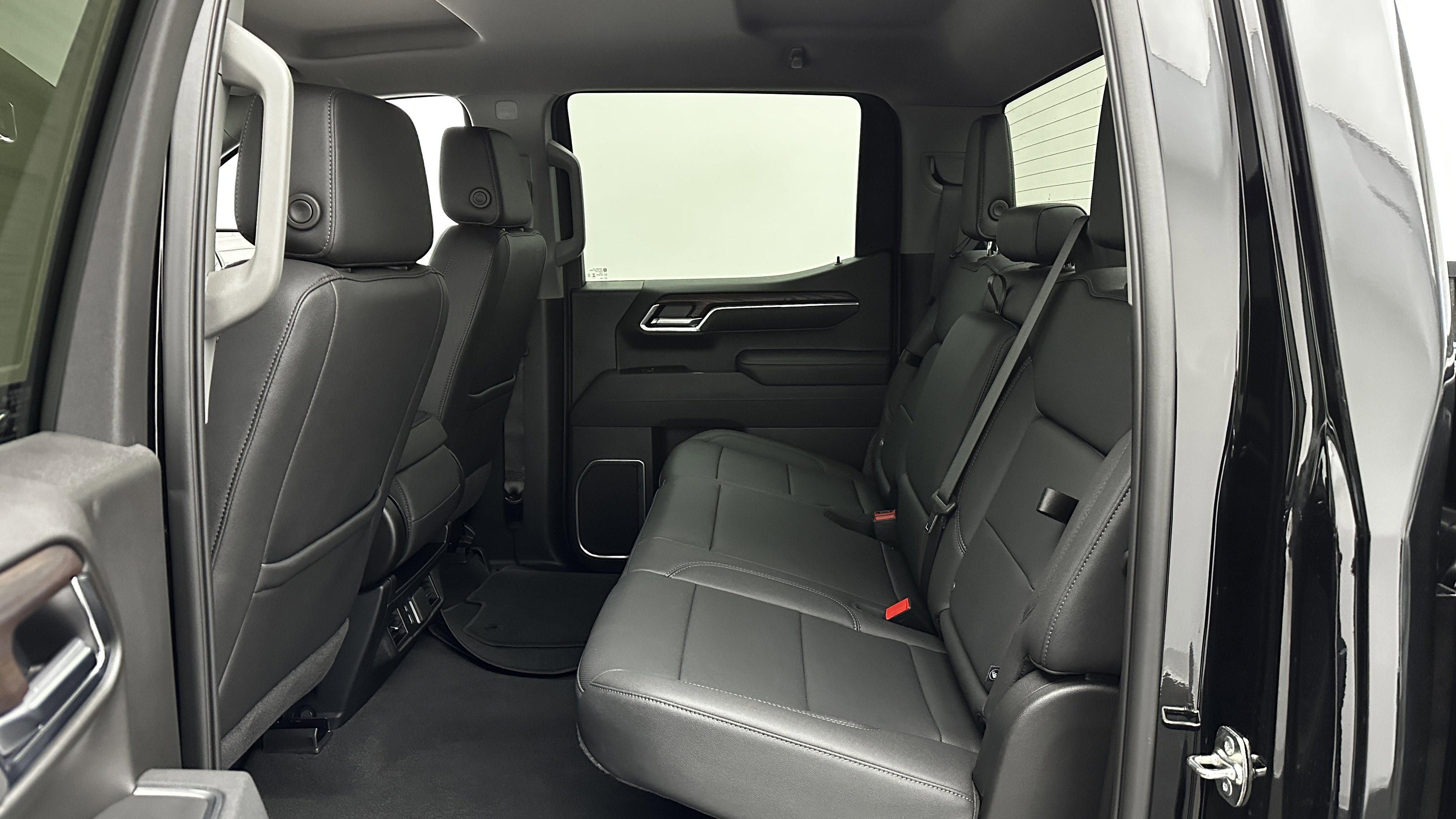 Used 2026 GMC Sierra 1500 SLT image 25