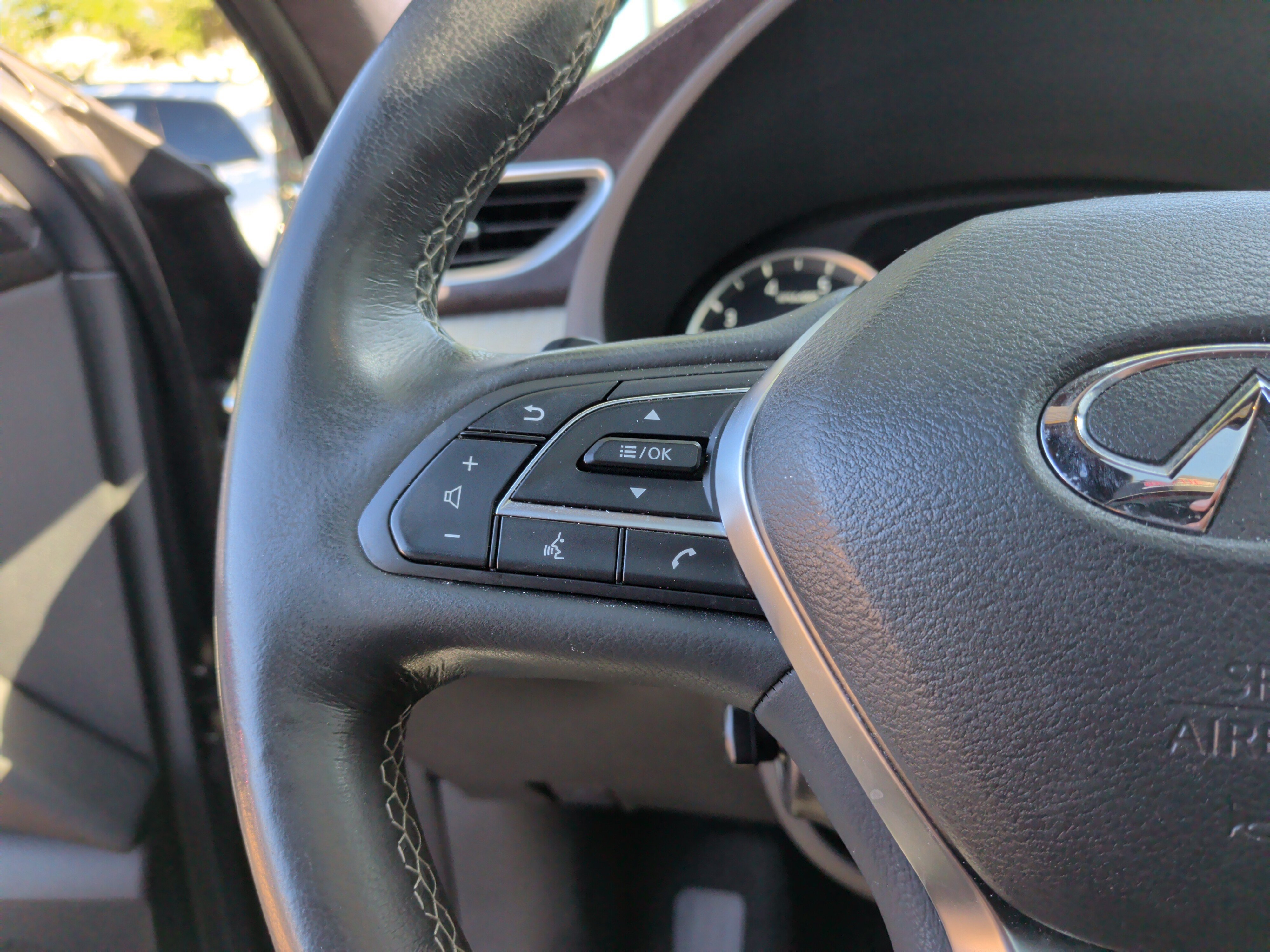 Used 2019 INFINITI QX50 Essential w/ Sensory Package FWD image 18