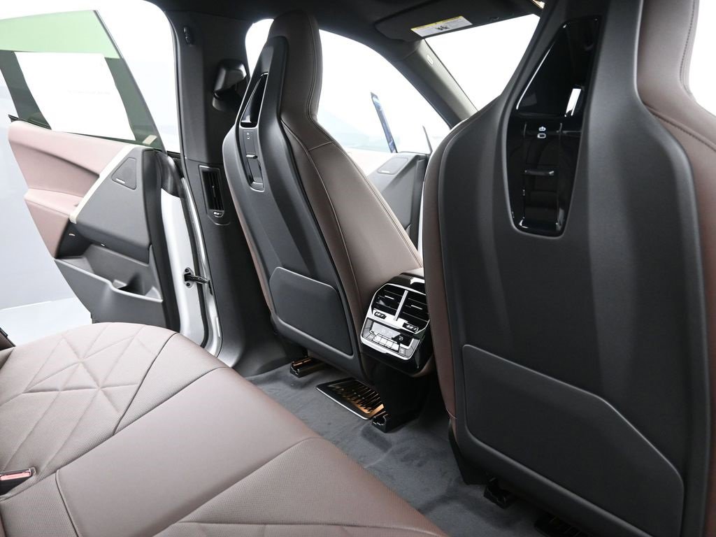 New 2025 BMW iX xDrive50 image 18