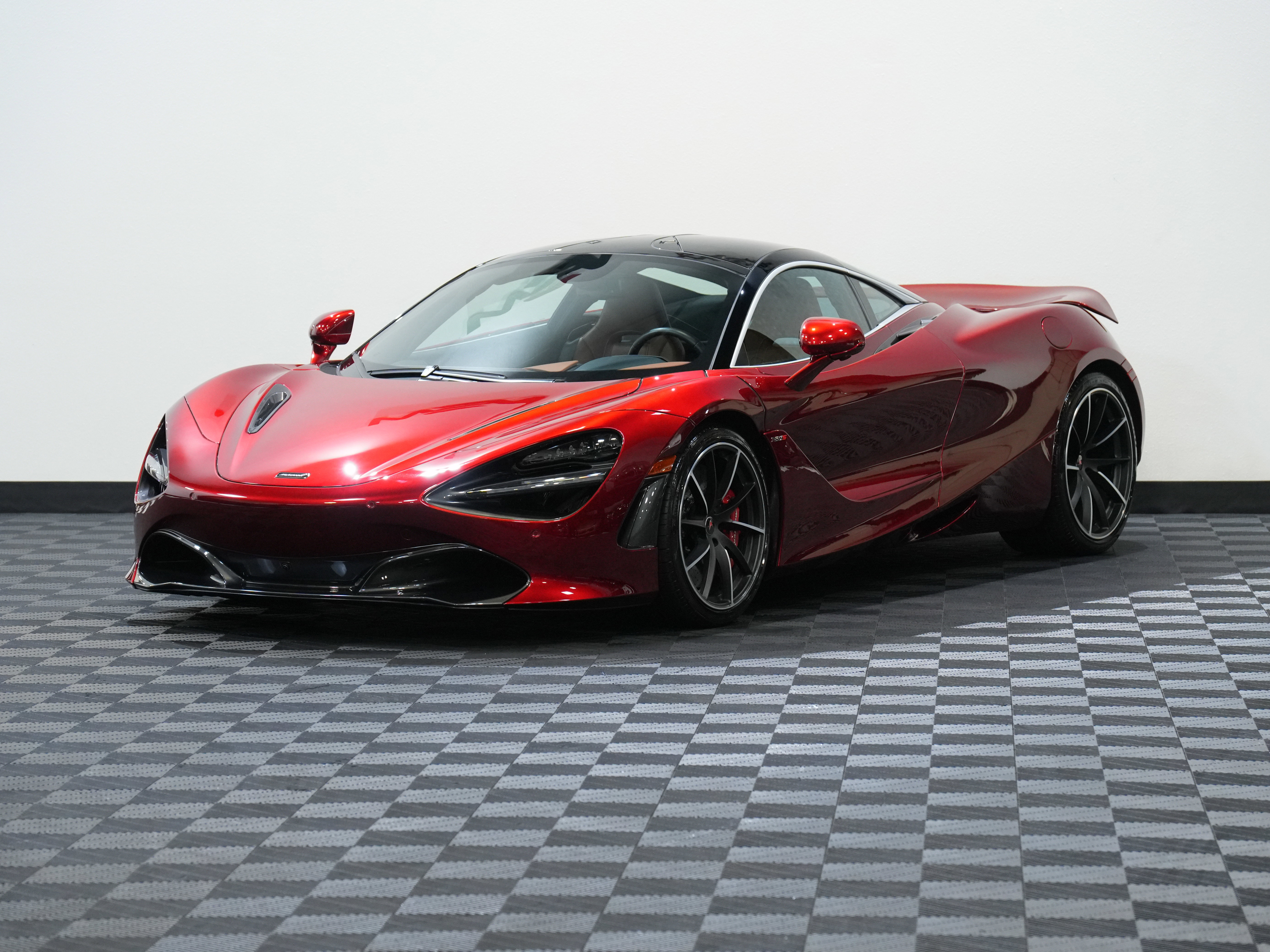 Used 2018 McLaren 720S image 3