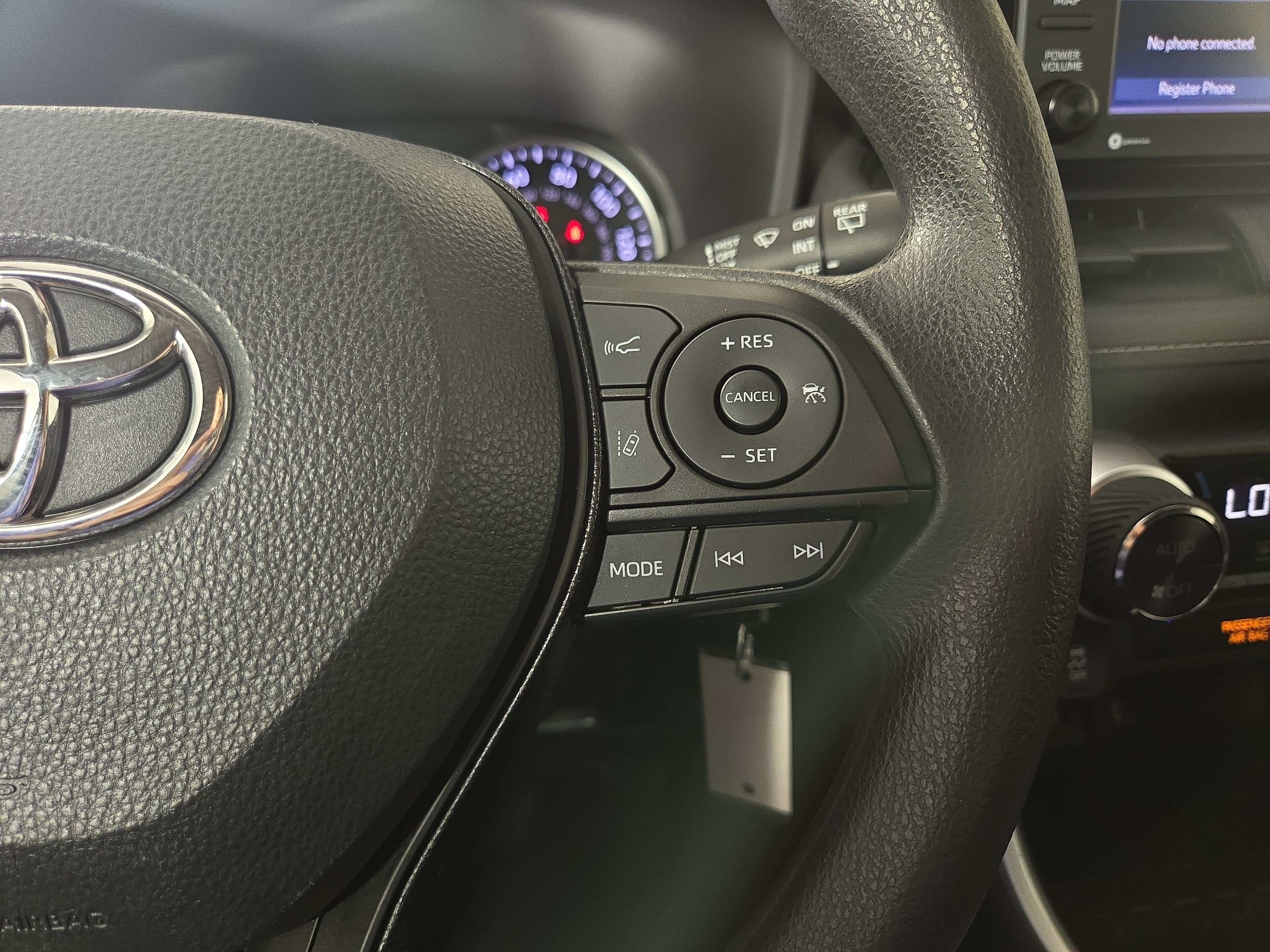 Used 2021 Toyota RAV4 LE AWD/4WD image 17