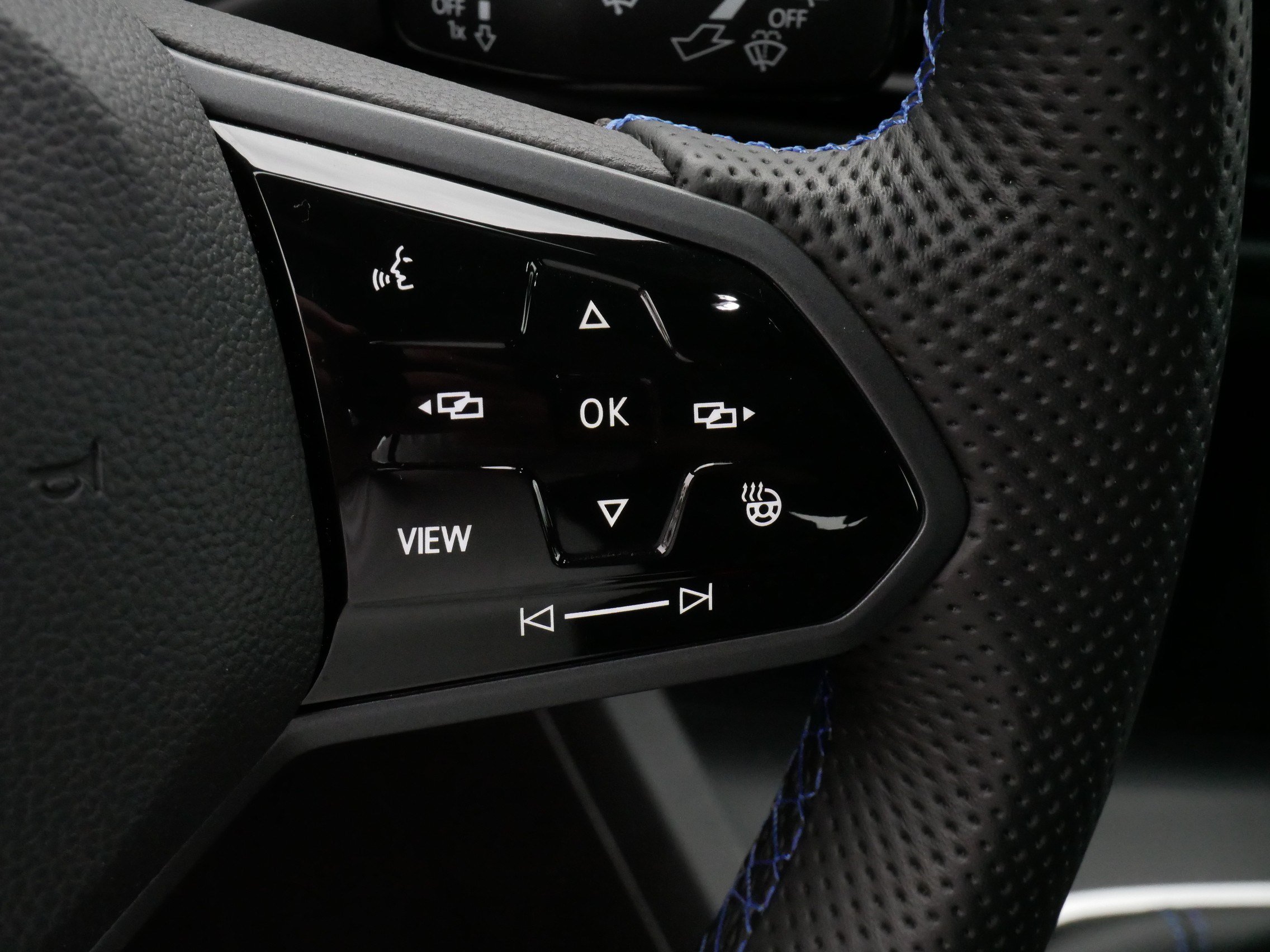 Certified 2022 Volkswagen Golf R AWD/4WD image 25