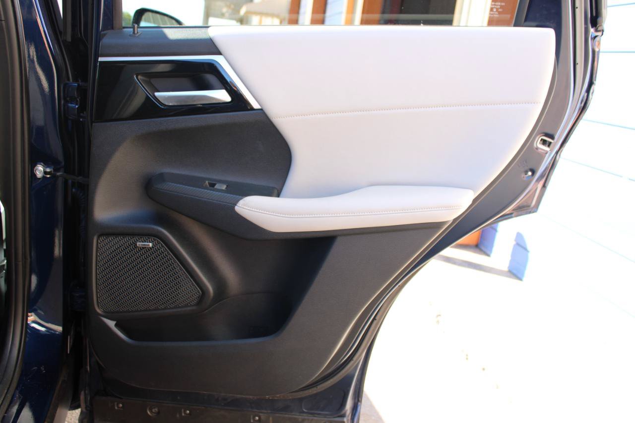 Used 2025 Mitsubishi Outlander SE FWD image 45