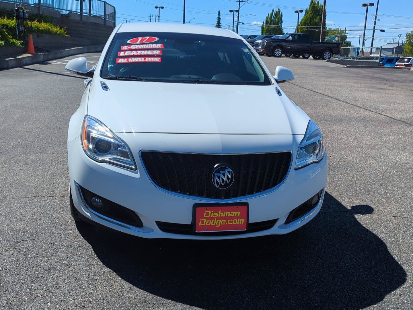 Used 2017 Buick Regal AWD image 2