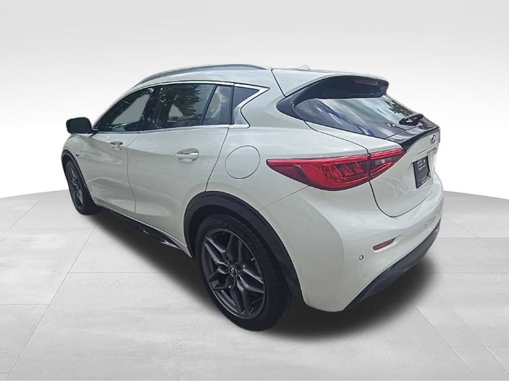 Used 2019 INFINITI QX30 w/ Navigation Package FWD image 3