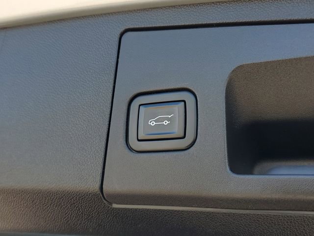 Used 2022 Cadillac XT4 Premium Luxury w/ Enhanced Visibility Package image 11