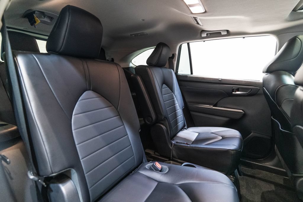 Used 2023 Toyota Highlander XLE AWD/4WD image 34