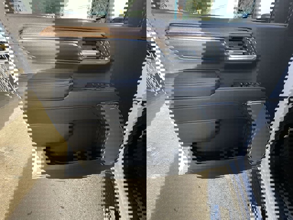 Certified 2024 Chevrolet Silverado 3500 High Country w/ High Country Premium Package image 21