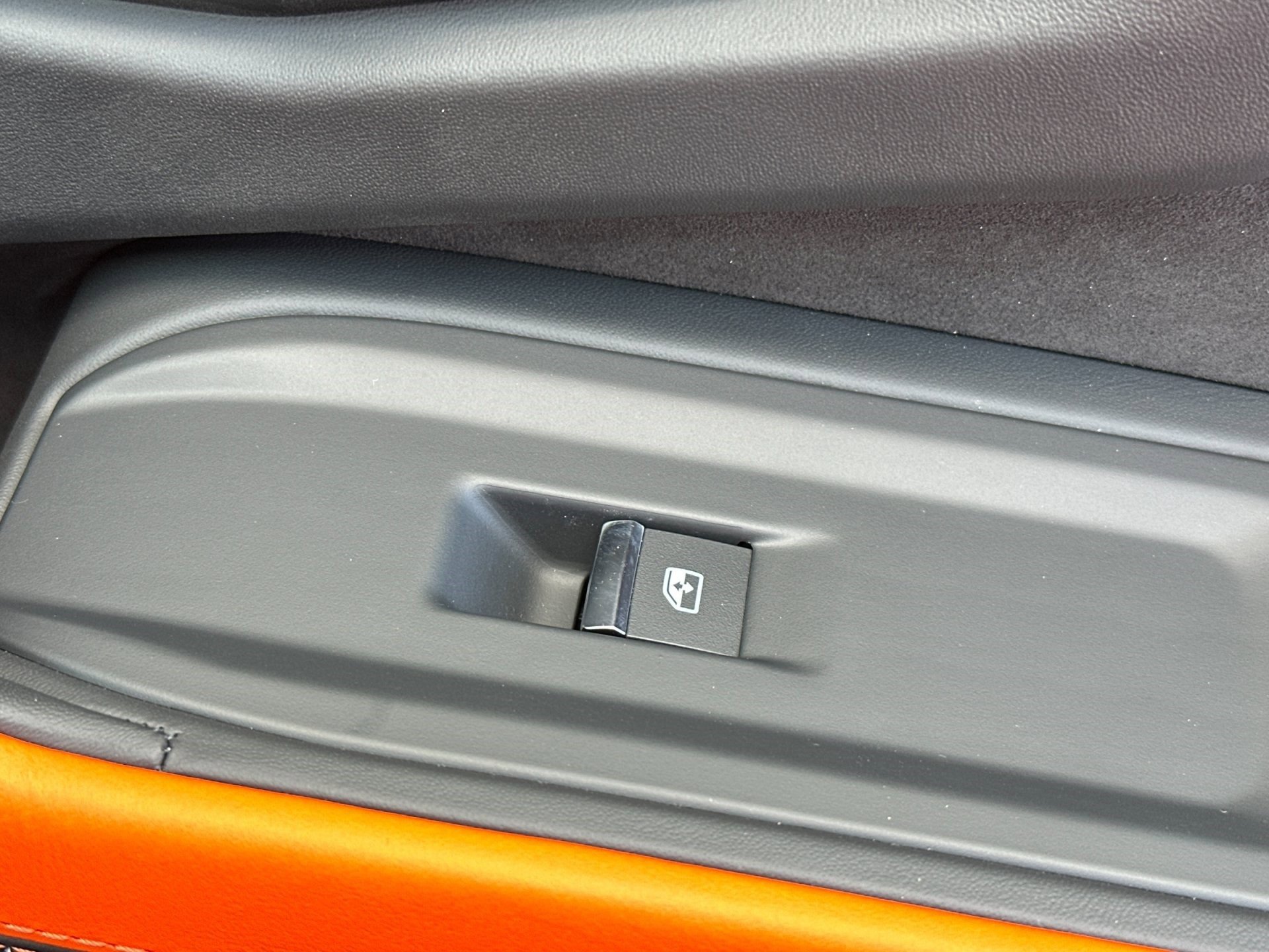 Used 2025 Lamborghini Urus SE image 19