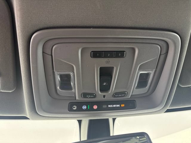 Used 2022 Chevrolet Silverado 1500 LTZ AWD/4WD image 17
