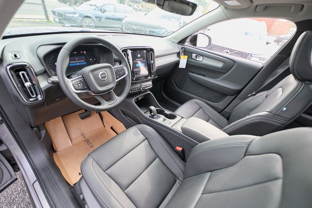 New 2026 Volvo XC40 B5 Core w/ Climate Package image 16
