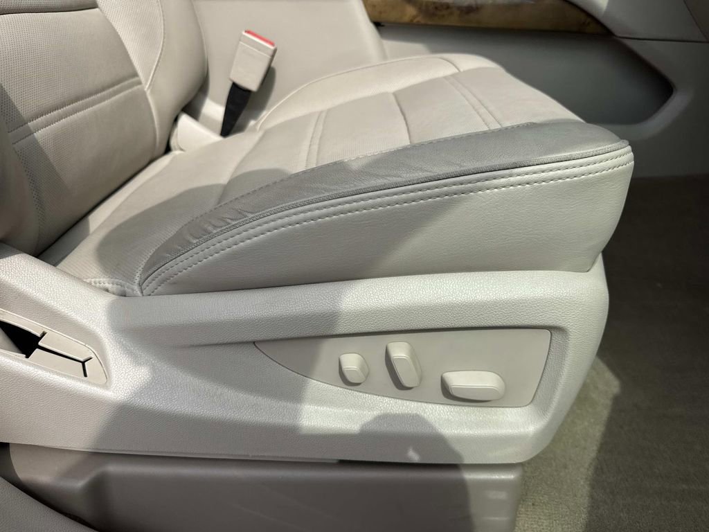 Used 2017 GMC Yukon Denali w/ Open Road Package RWD image 12