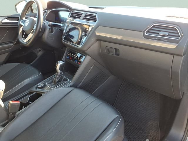 Used 2024 Volkswagen Tiguan SE AWD/4WD image 22