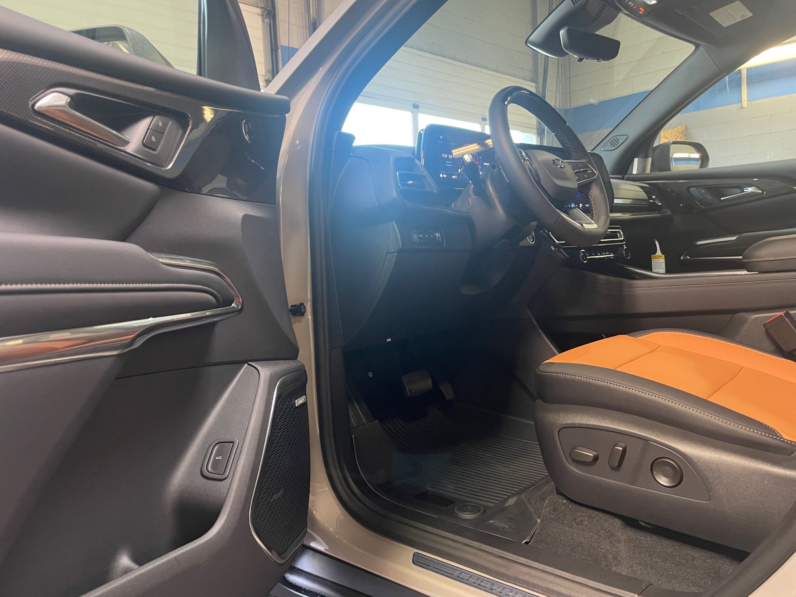 New 2027 Chevrolet Traverse Z71 w/ Enhanced Driving Package AWD/4WD image 19