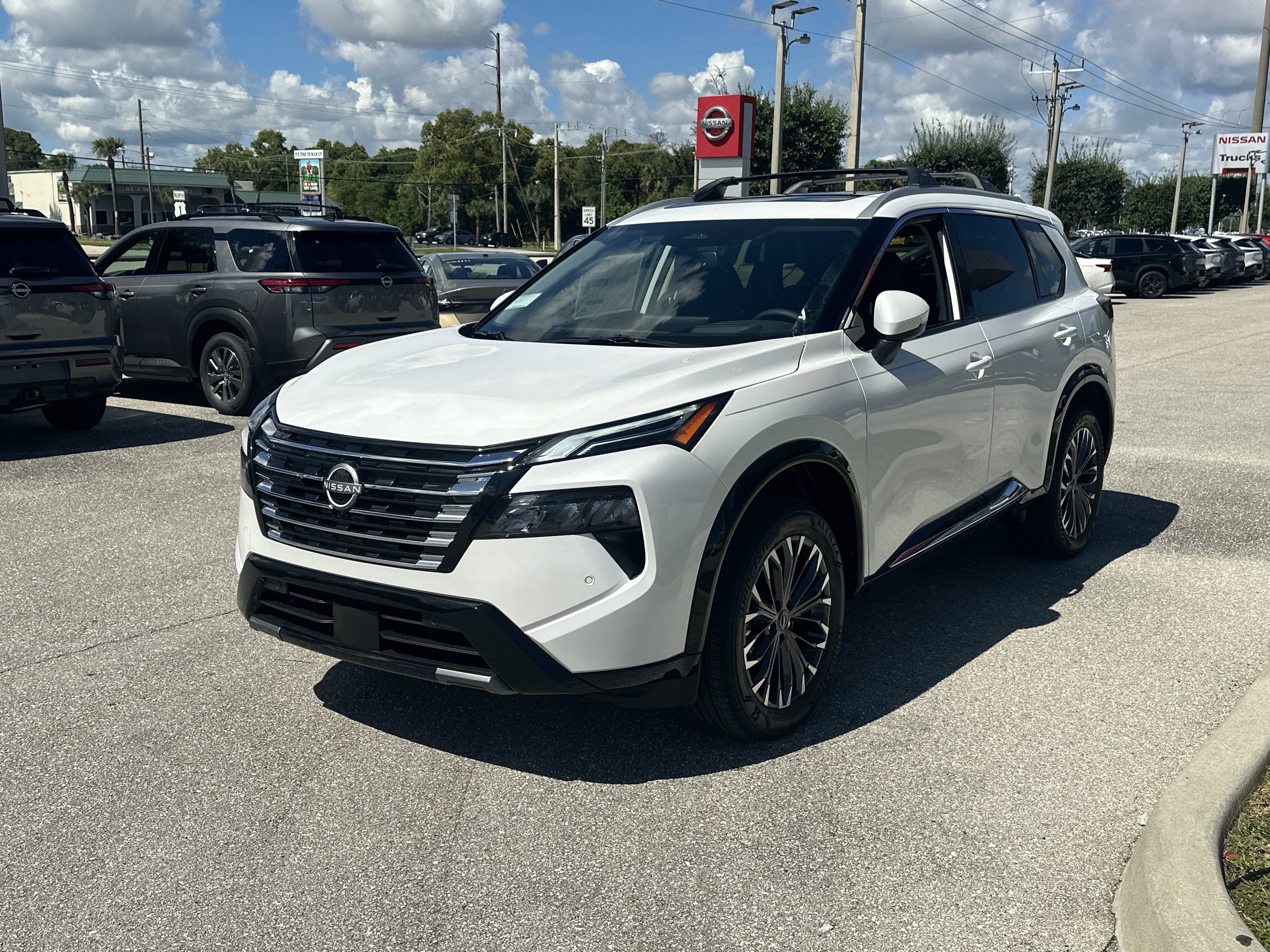 New 2026 Nissan Rogue Platinum AWD/4WD image 3
