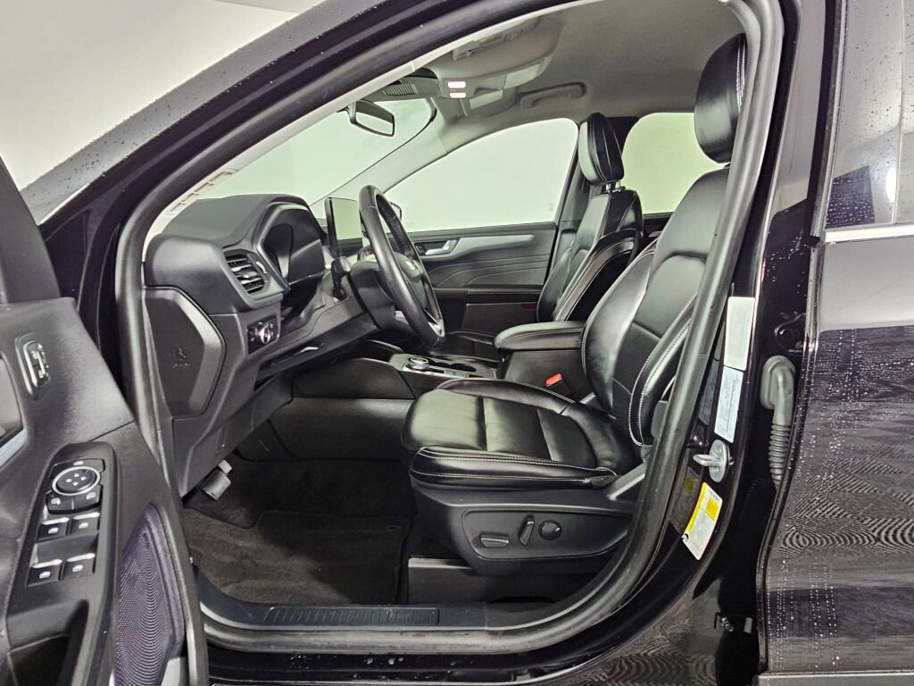 Used 2024 Ford Escape Platinum image 17