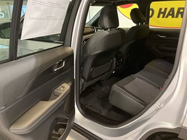 Used 2025 Jeep Grand Cherokee Laredo X w/ Luxury Tech Group I image 9