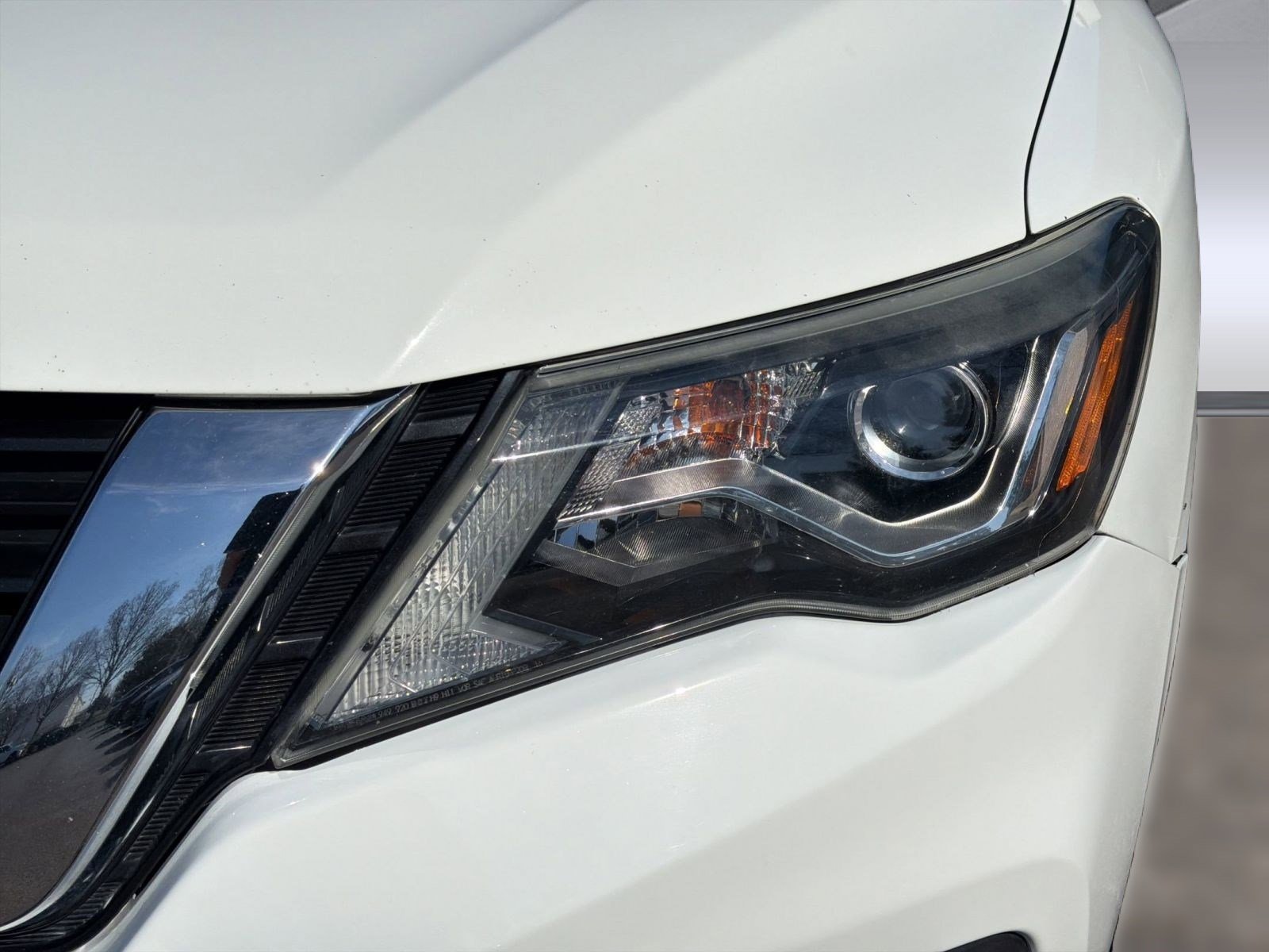 Used 2018 Nissan Pathfinder SV image 11