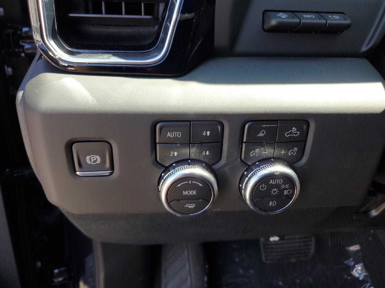 New 2026 GMC Sierra 3500 Denali Ultimate AWD/4WD image 31