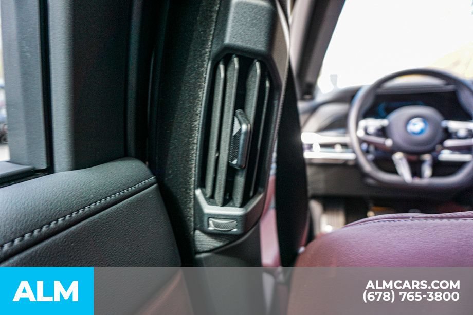 Used 2025 BMW i7 eDrive50 w/ M Sport Package RWD image 32
