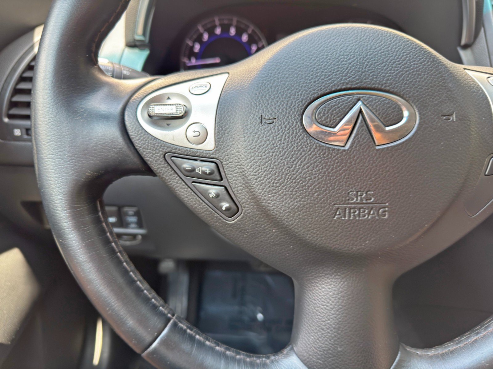 Used 2014 INFINITI QX70 2WD w/ Premium Package image 22