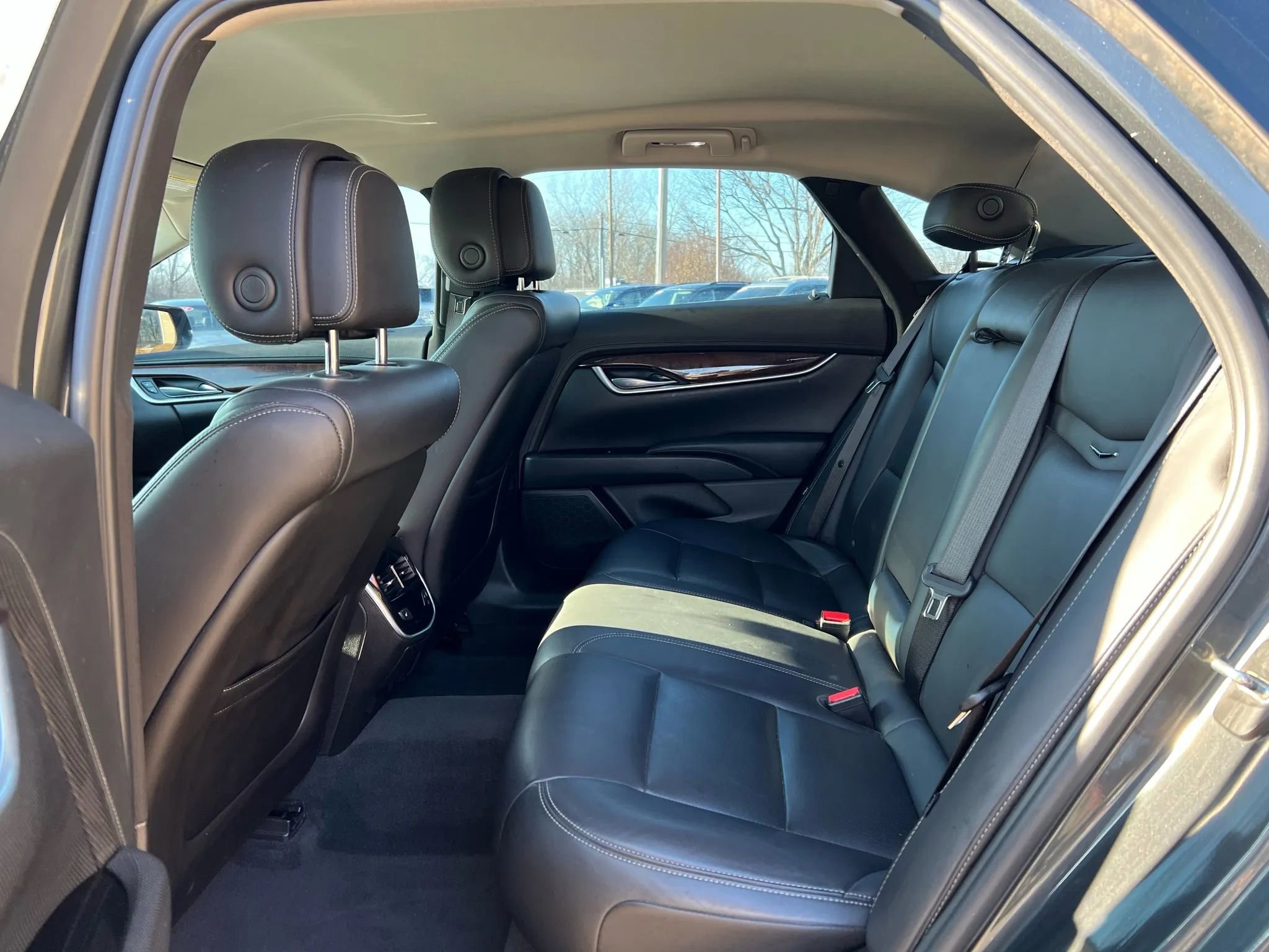 Used 2013 Cadillac XTS Luxury image 23