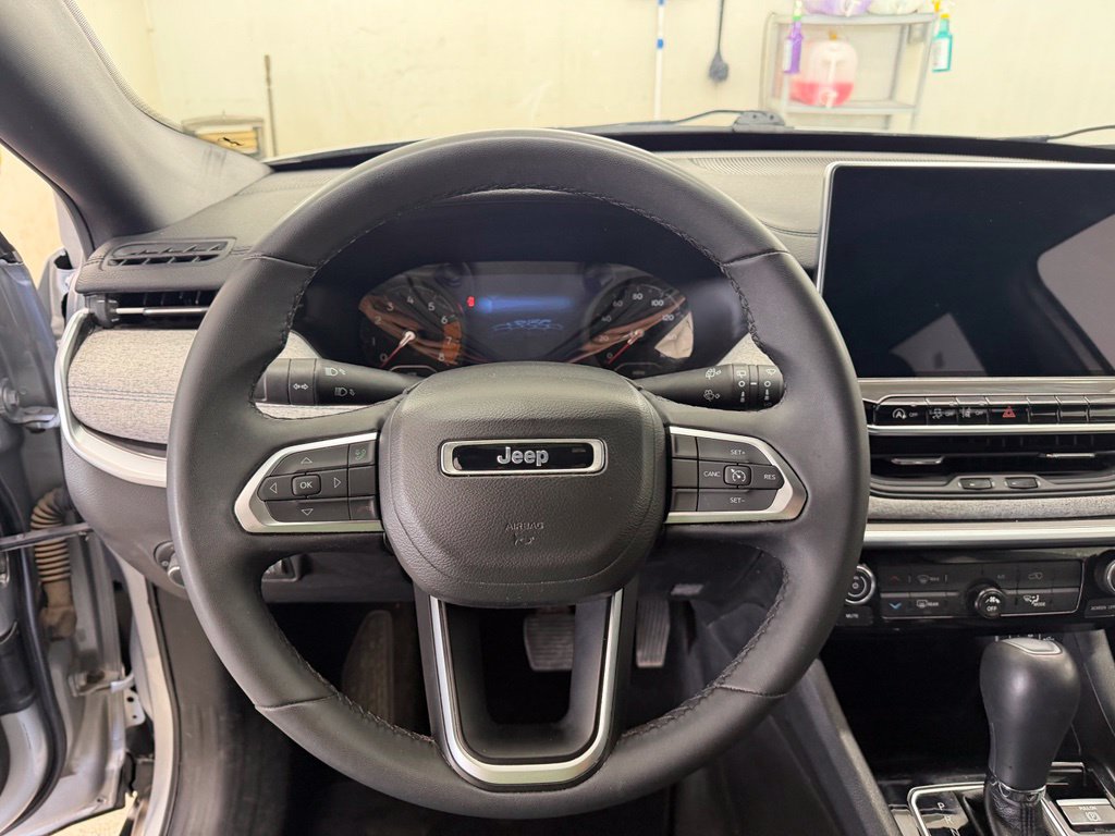 Used 2024 Jeep Compass Latitude AWD/4WD image 17